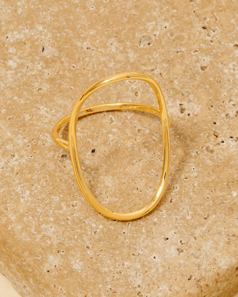 The Curved Oval Minimalist Ring
